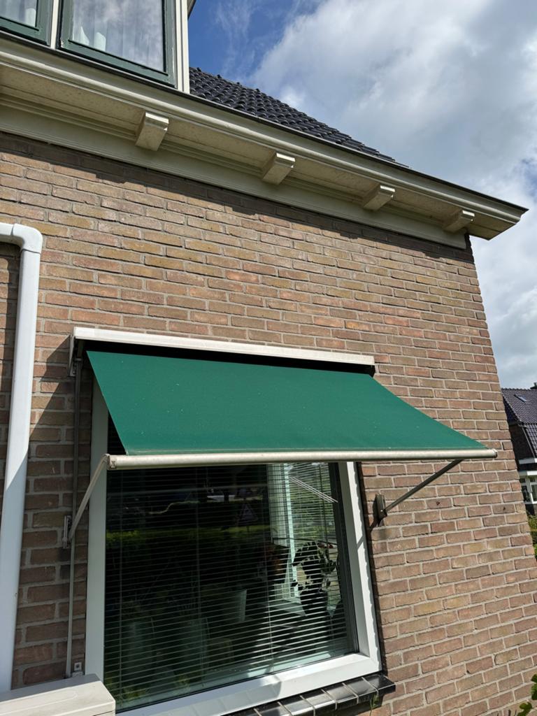 Groen uitvalscherm zonnescherm, 2.50m breed, Tuin en Terras, Zonneschermen, Ophalen, Gebruikt, 250 cm tot 450 cm, Uitvalscherm