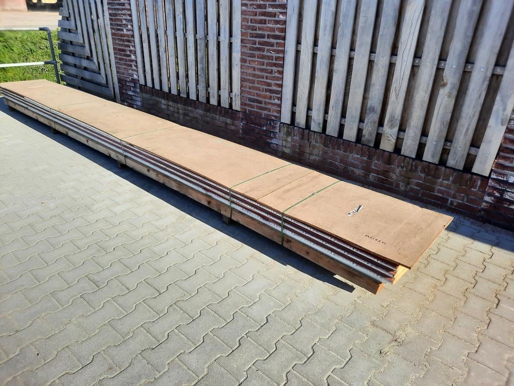 Roldeur panelen rood, Ophalen of Verzenden, Plank, Overige houtsoorten, 50 mm of meer