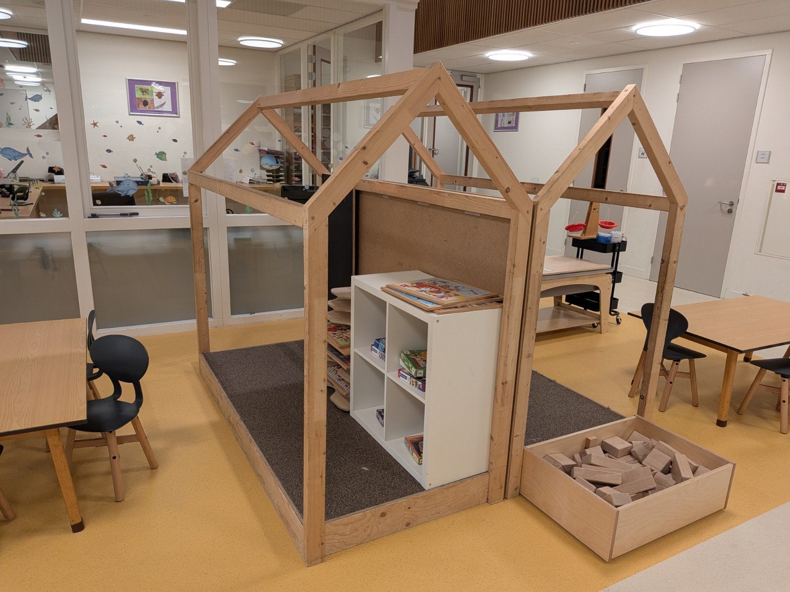 Houten speelhuisje voor kinderen - ideaal voor kinderopvang, Ophalen, Gebruikt, Hout