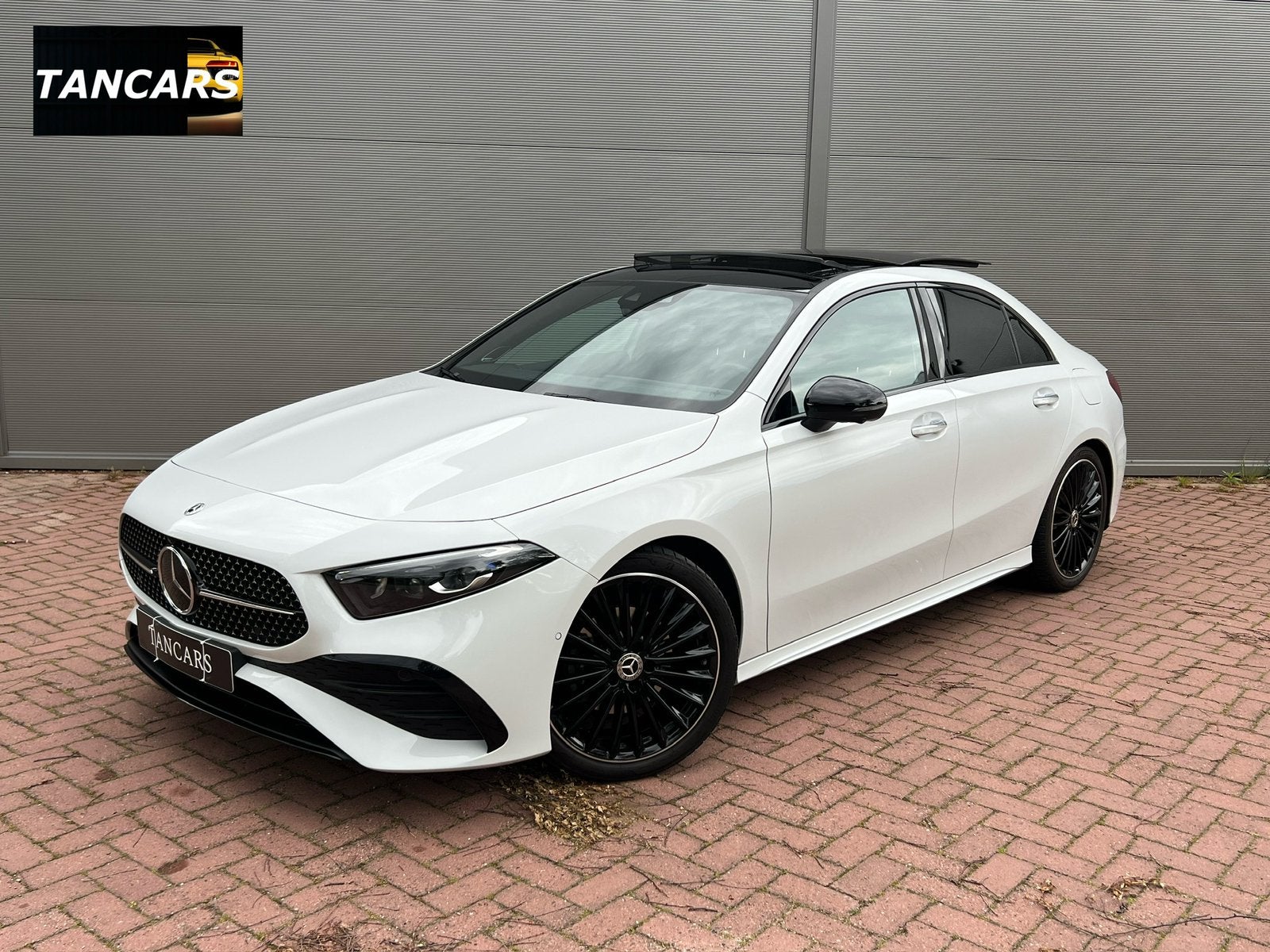 Mercedes-Benz A180 AMG/Night | Pano | Memory | Burmester |, Auto's, 136 pk, 4 cilinders, Wit, Leder