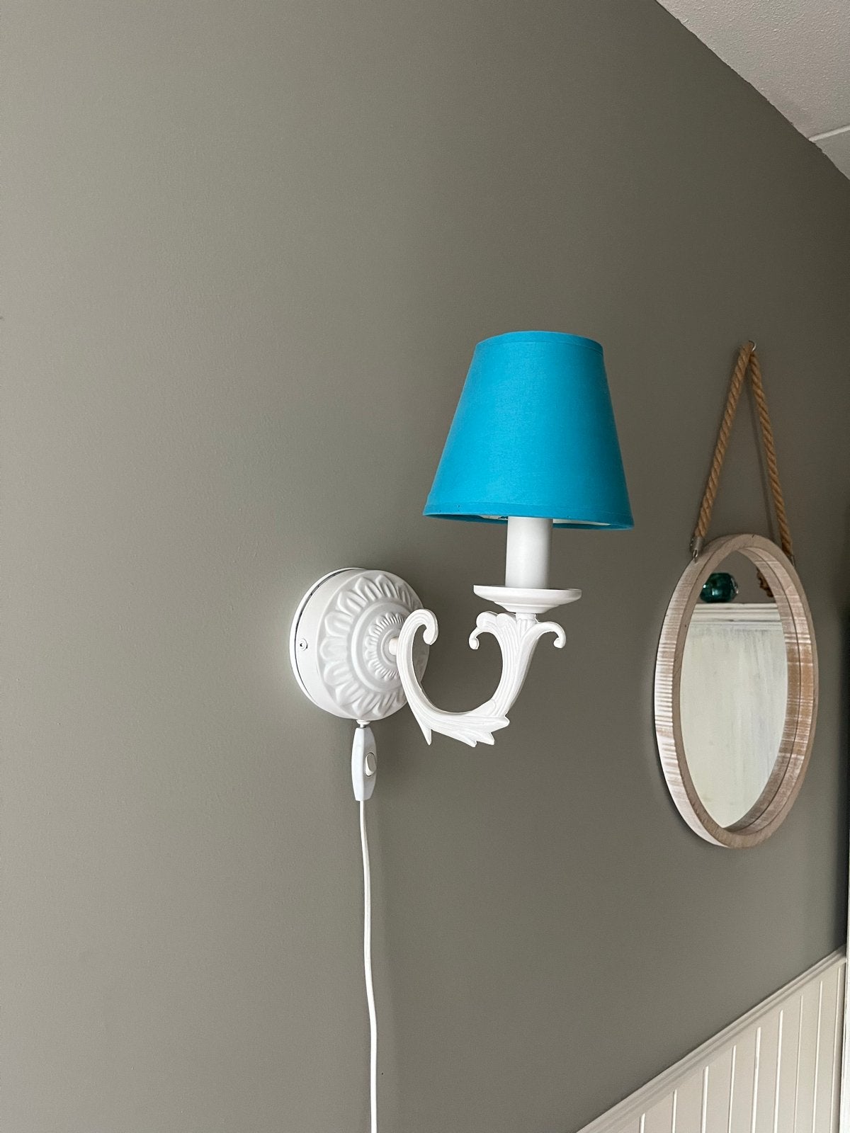 Wandlamp met blauw kapje - lichte schade, Ophalen of Verzenden, Met schakelaar, Wandlamp, Gebruikt