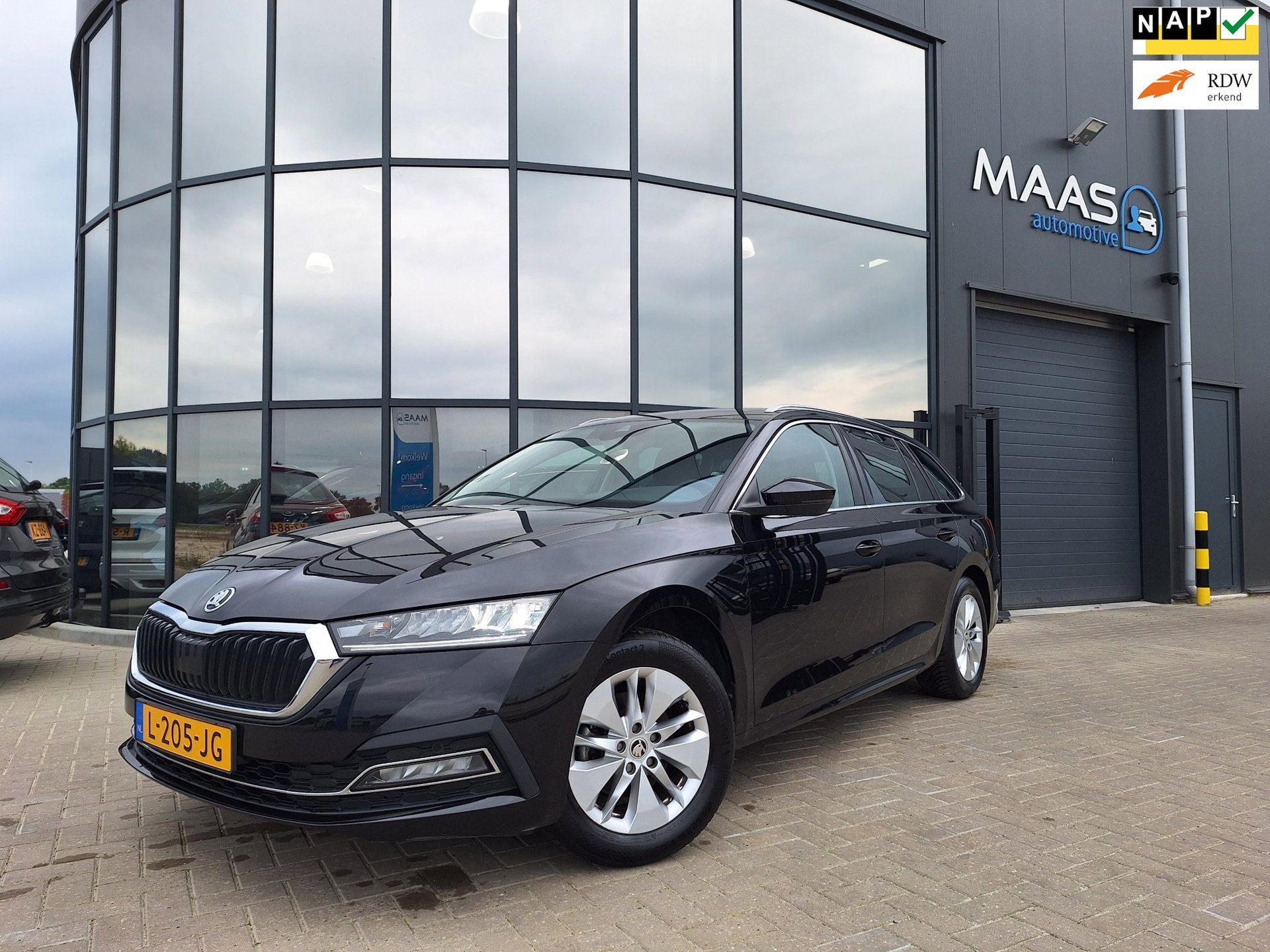 Skoda Octavia Combi 1.0 TSI Business Edition DEALER OH, Auto's, Dealer onderhouden, Stof, Gebruikt, Euro 6
