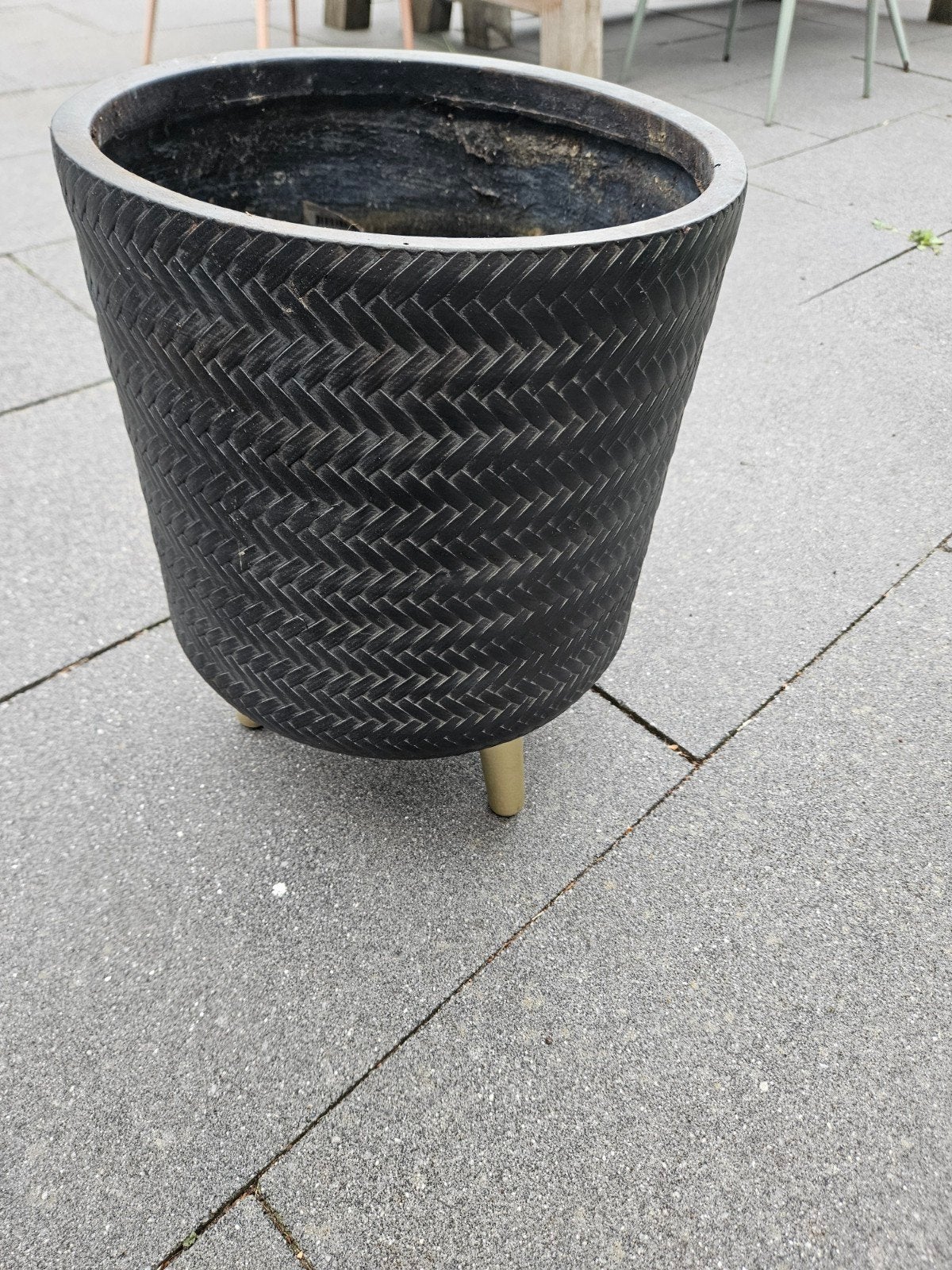Zwarte bloempot met vlechtpatroon en gouden pootjes, Overige materialen, Gebruikt, Rond, Balkon