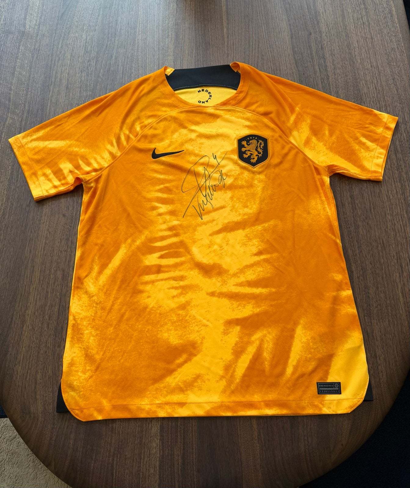 Virgil van Dijk gesigneerd Nederland WK 2022 shirt + LOA, Maat L, Verzenden, Zo goed als nieuw, Shirt