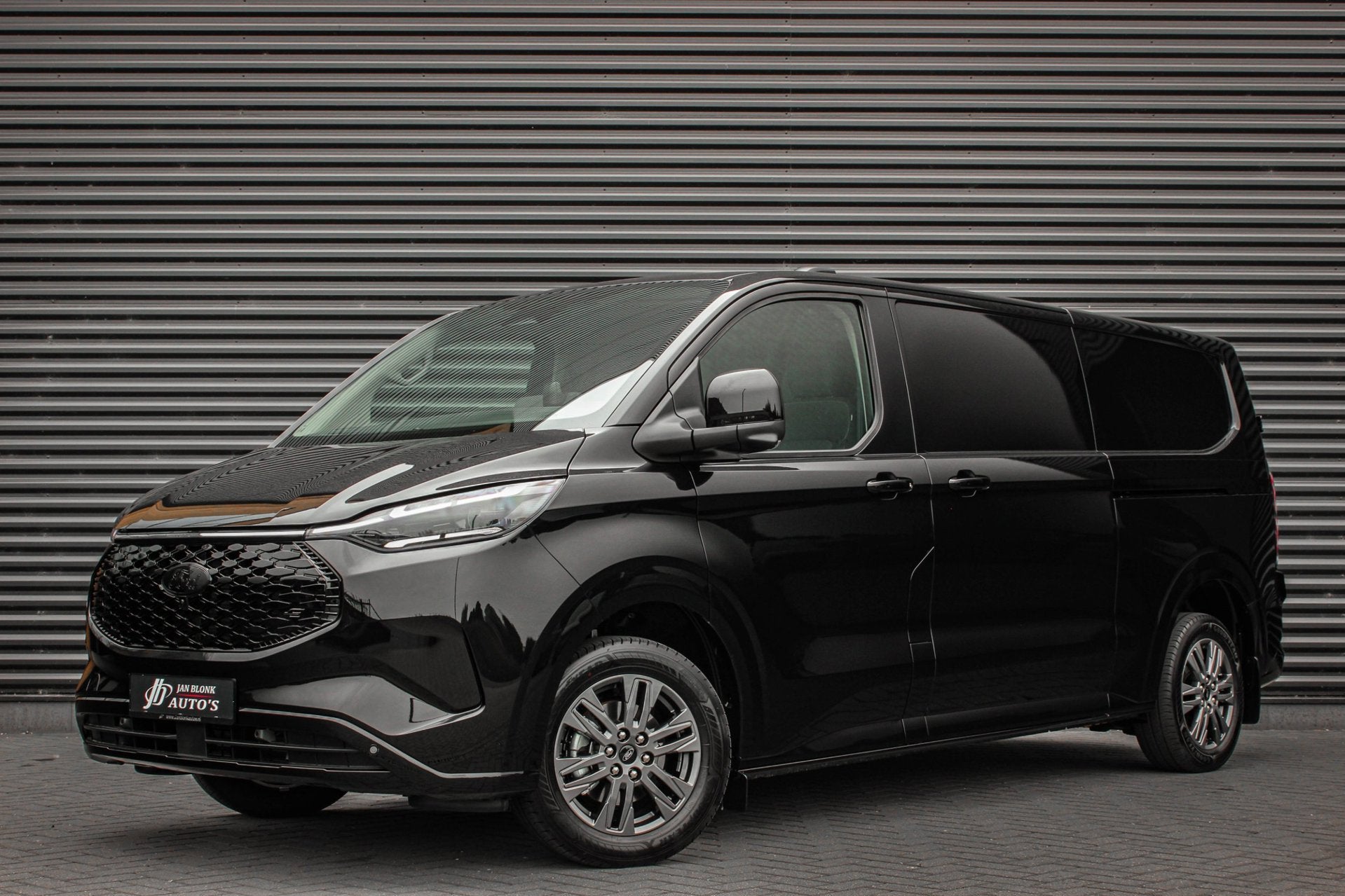 Ford E-Transit Cust. 340 L2H1 Limited 71kWh 218PK / 360 CAME, Automaat, Zwart, Zwart, Nieuw