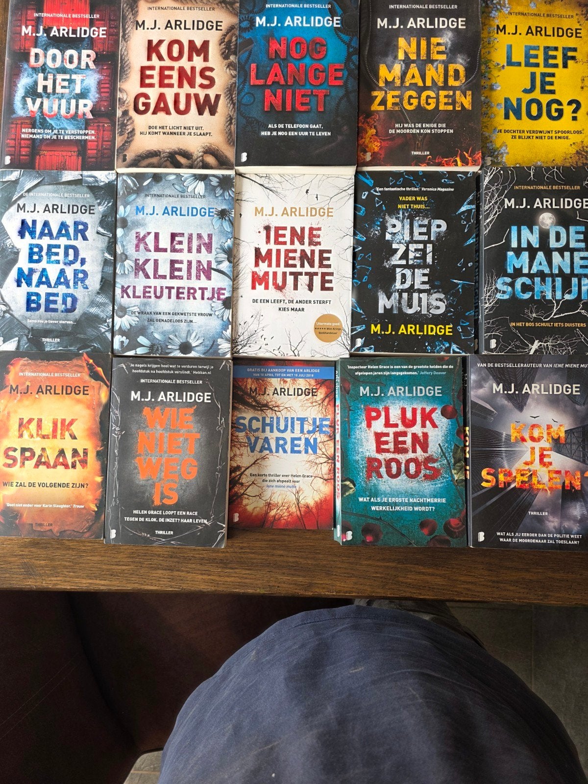M.J. Arlidge - complete serie, Boeken, Thrillers, Ophalen of Verzenden, Zo goed als nieuw, M.J. Arlidge