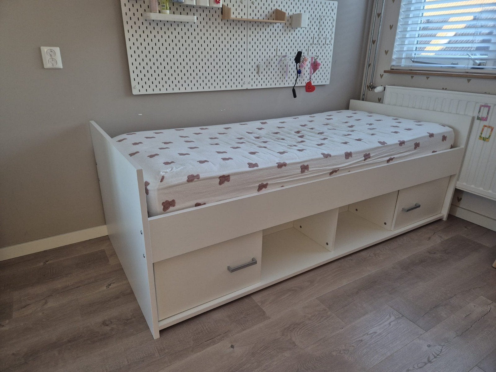 Mooi wit 1persoons bed 90x200 met lattenbodem en matras, Huis en Inrichting, Slaapkamer | Bedden, Ophalen, 90 cm, Eenpersoons
