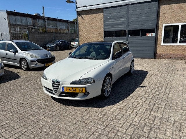 Alfa Romeo 147 1.6 T.Spark Veloce Impression, Voorwielaandrijving, 1195 kg, Gebruikt, Zwart