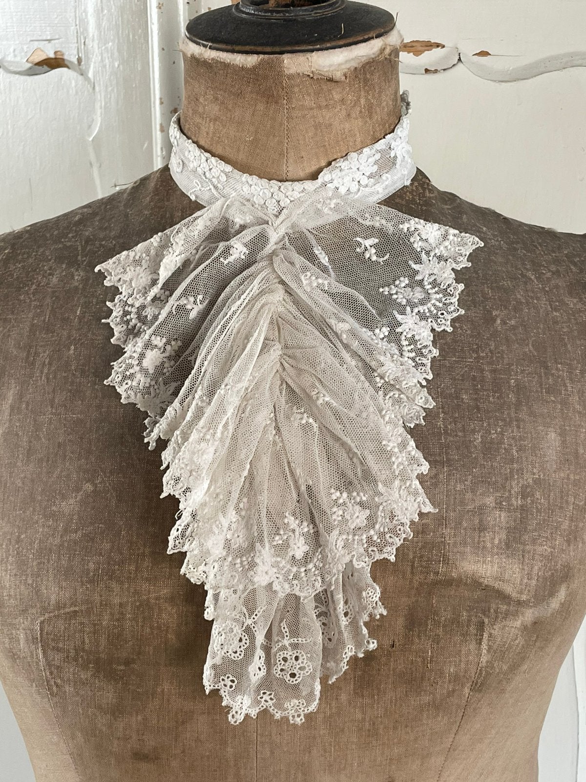 Brocante oude Jabot / kraagje, Ophalen of Verzenden