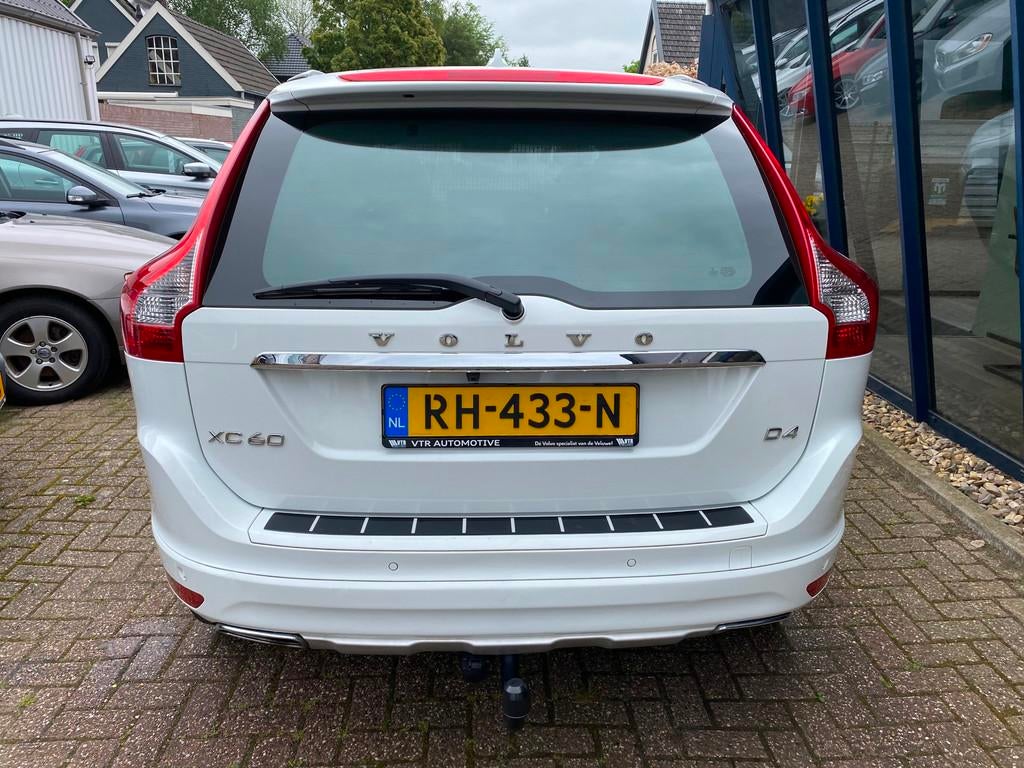 Volvo XC60 2.0 D4 FWD Ocean Race LEER / NAVI / PANO, Gebruikt, 4 cilinders, 1634 kg, Wit