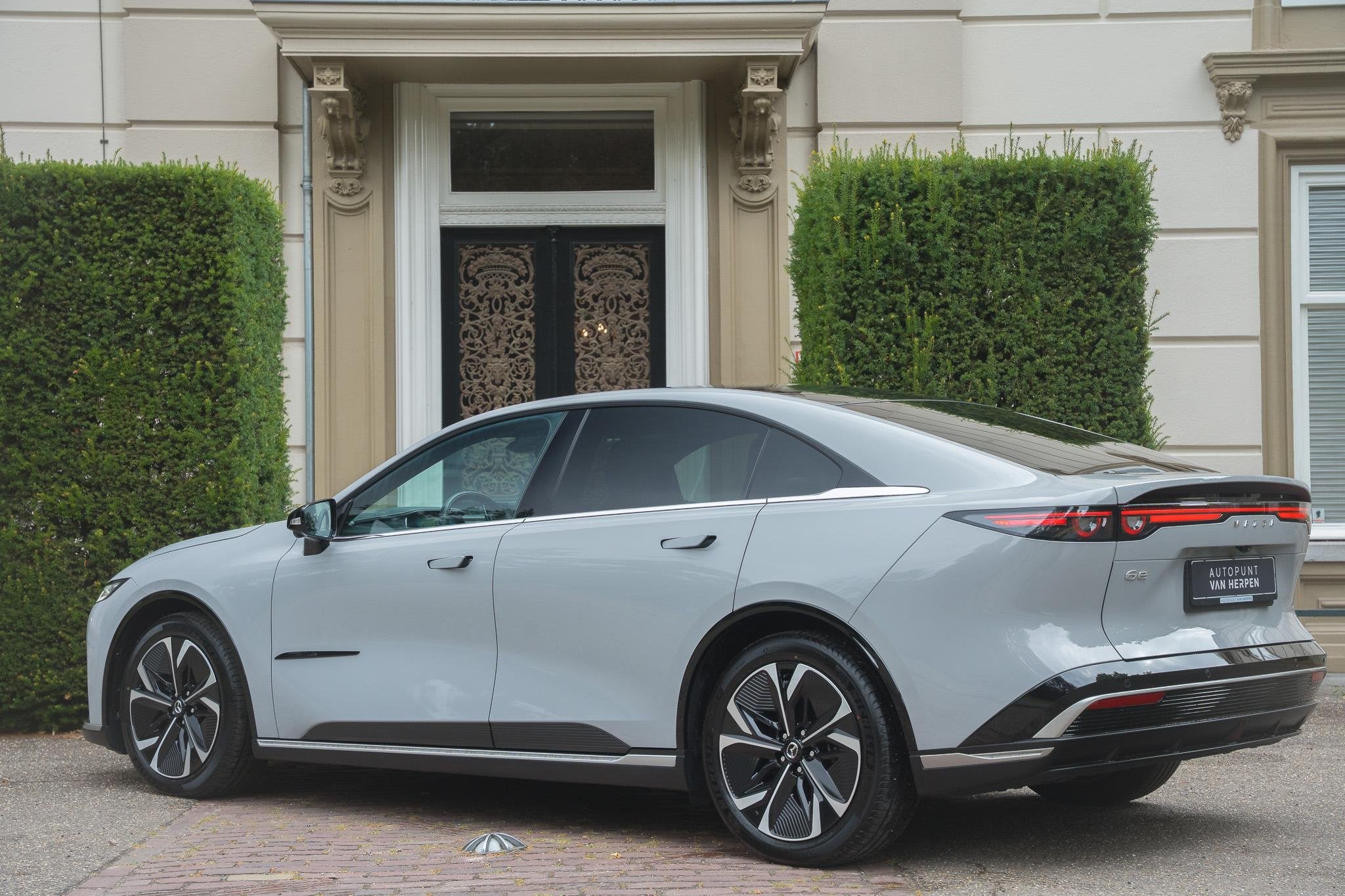Mazda 6e Takumi Long Range 80 kWh PANO | LEDER | STOELVENTI, Auto's, Mazda, Automaat, Achterwielaandrijving, 80 kWh, 6e