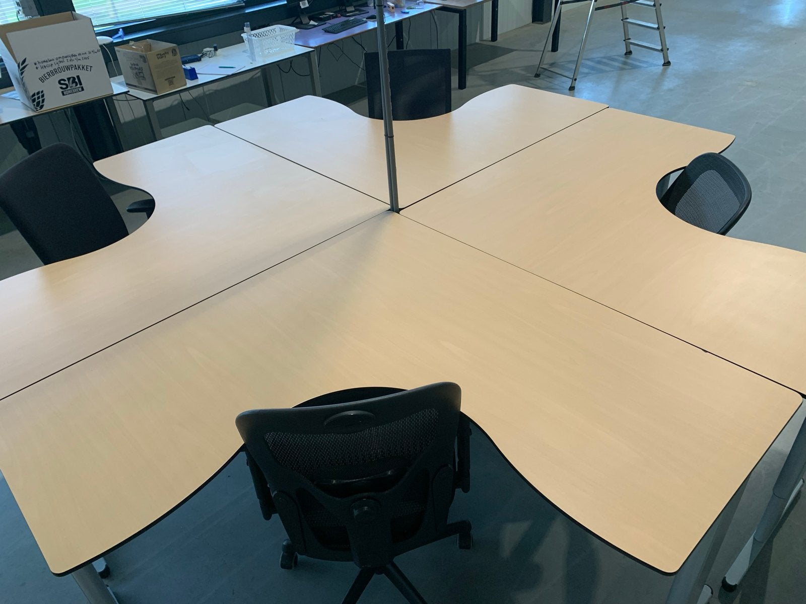 Eromes Groot werkblok met 4 werkplekken, Ophalen, Gebruikt