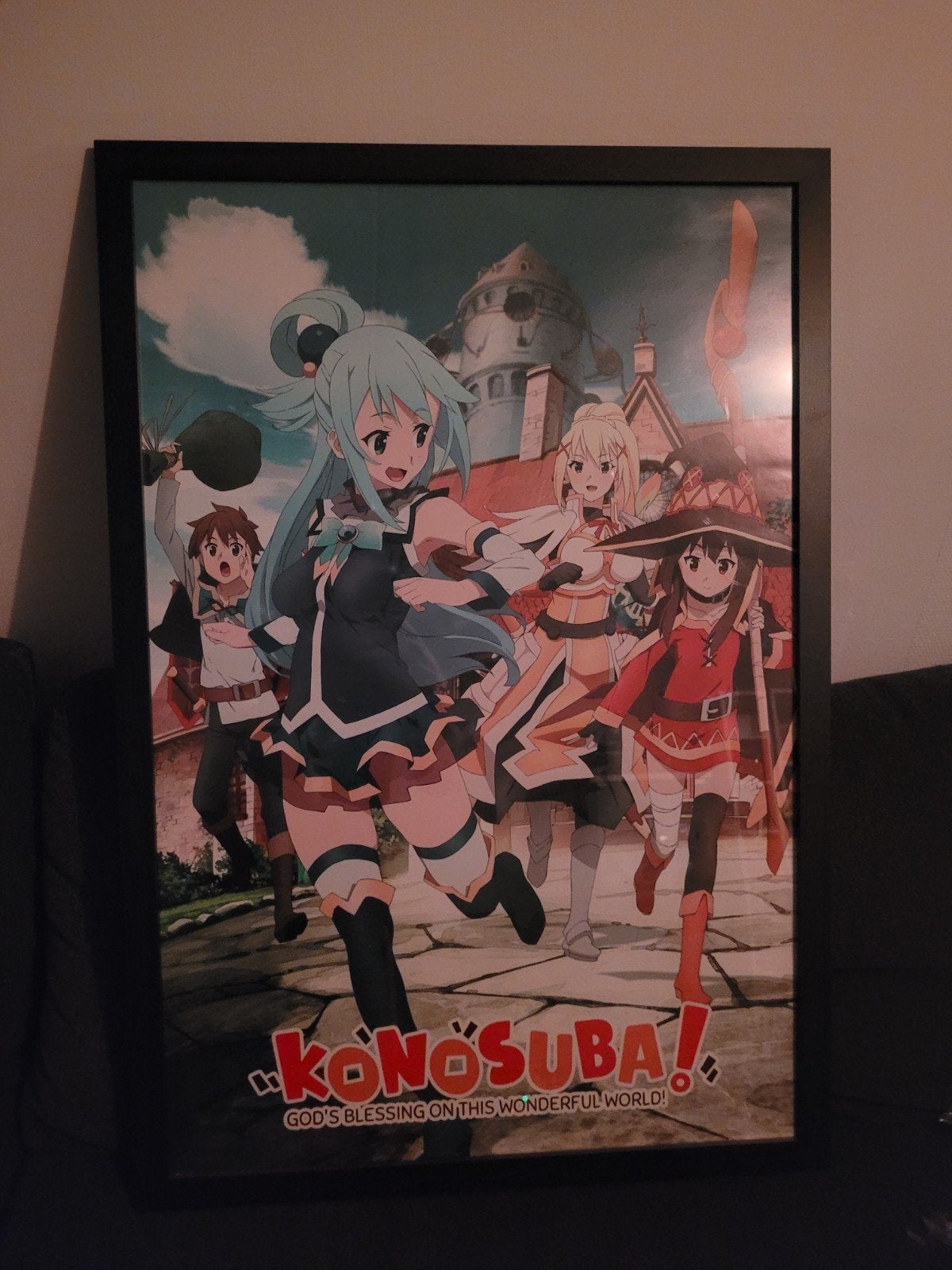 Konosuba poster in houten frame, Ophalen, Rechthoekig Staand, Met lijst, Zo goed als nieuw