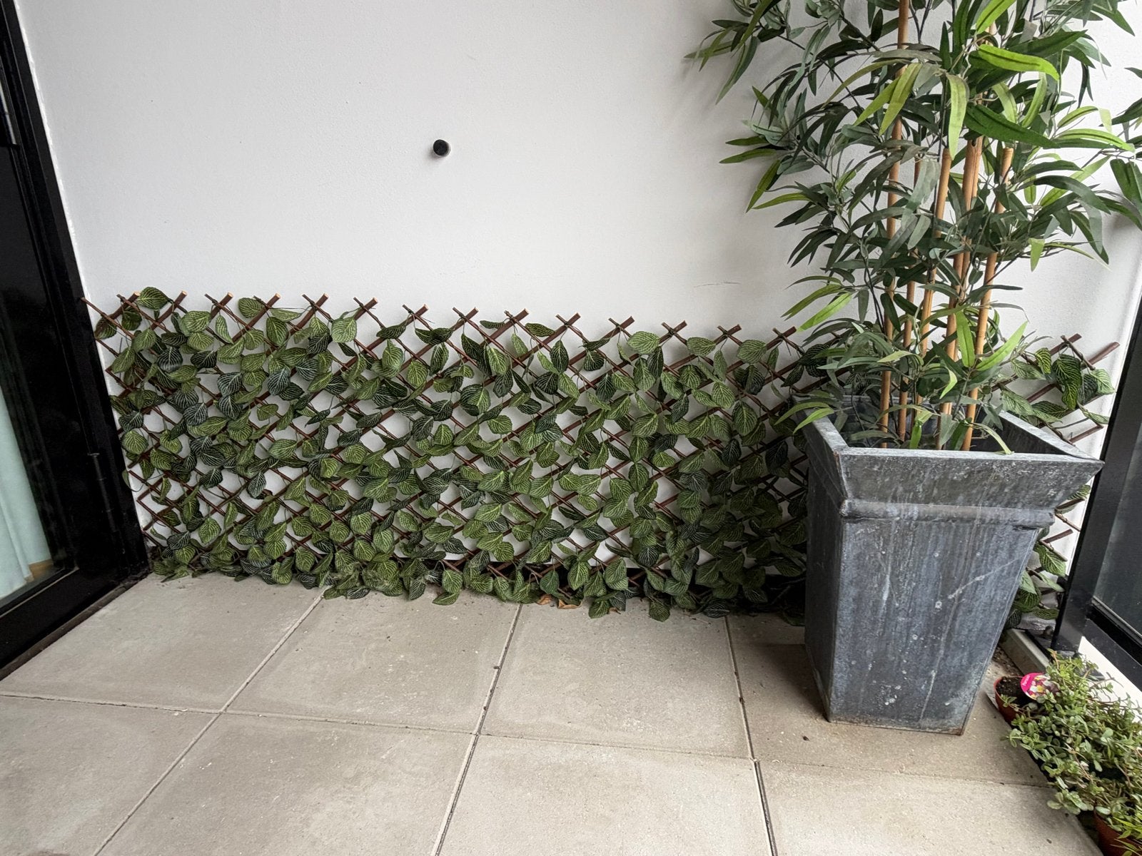 Uitschuifbaar Groen Rek met Kunstbladeren, Tuin en Terras, Ophalen, Kunststof, 150 tot 200 cm, Zo goed als nieuw
