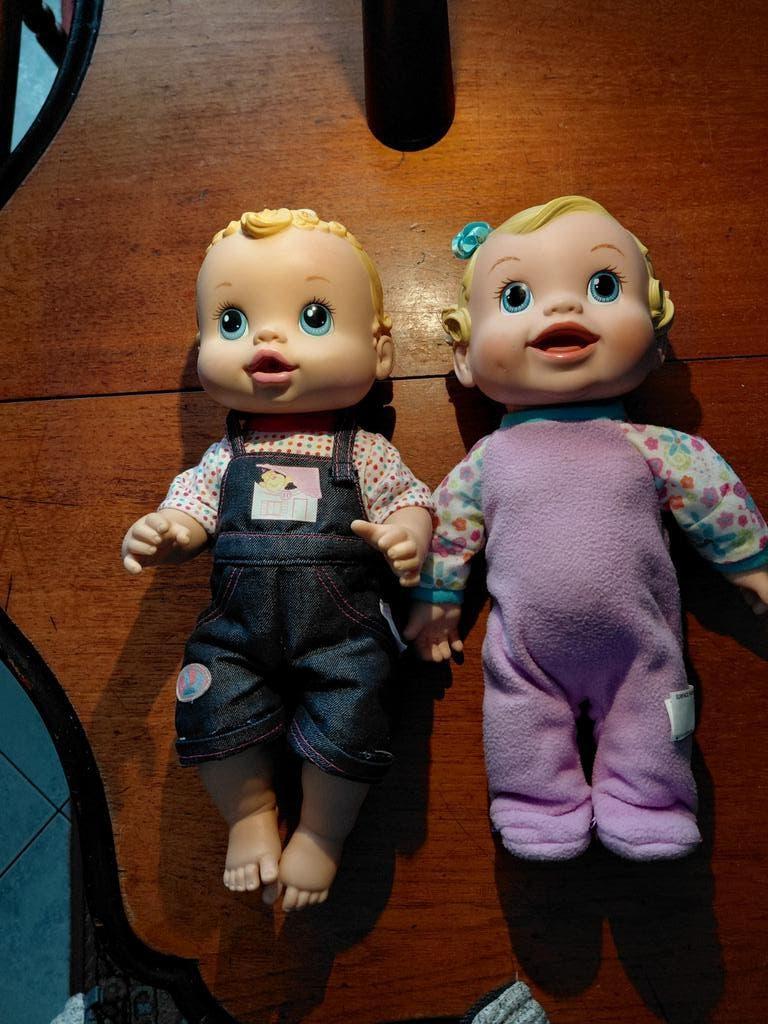 Twee hasbro Baby Poppen jongen en meisje Roze Pop Kan Praten, Ophalen of Verzenden, Gebruikt, Babypop