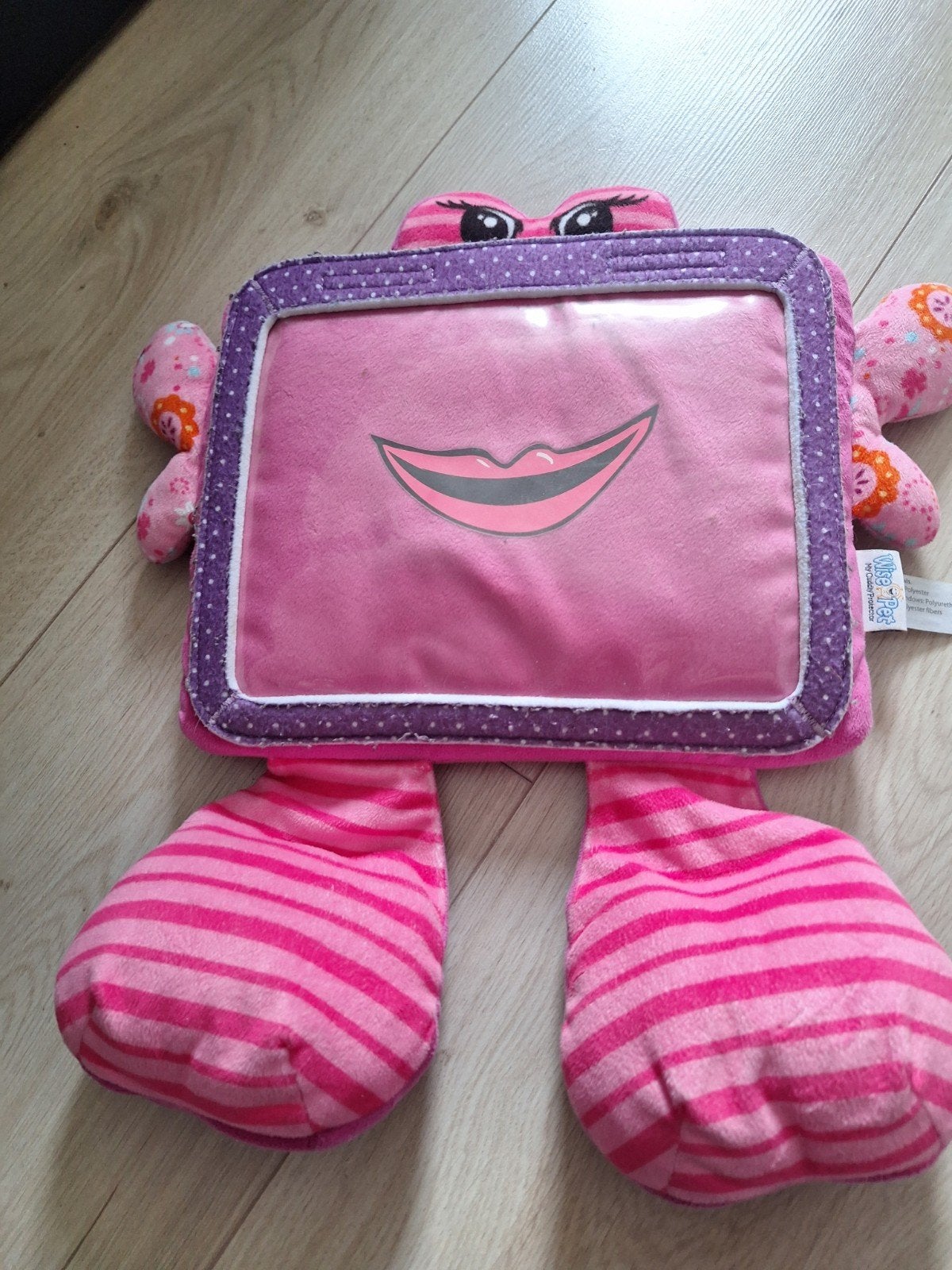Roze knuffel tablet hoes voor kinderen, Gebruikt, Overige typen, Ophalen of Verzenden, Met kleding of accessoire