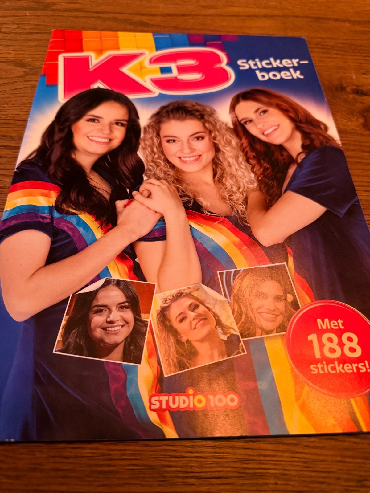 K3 Stickerboek met 188 stickers - Studio 100, Ophalen of Verzenden, Nieuw, Sticker