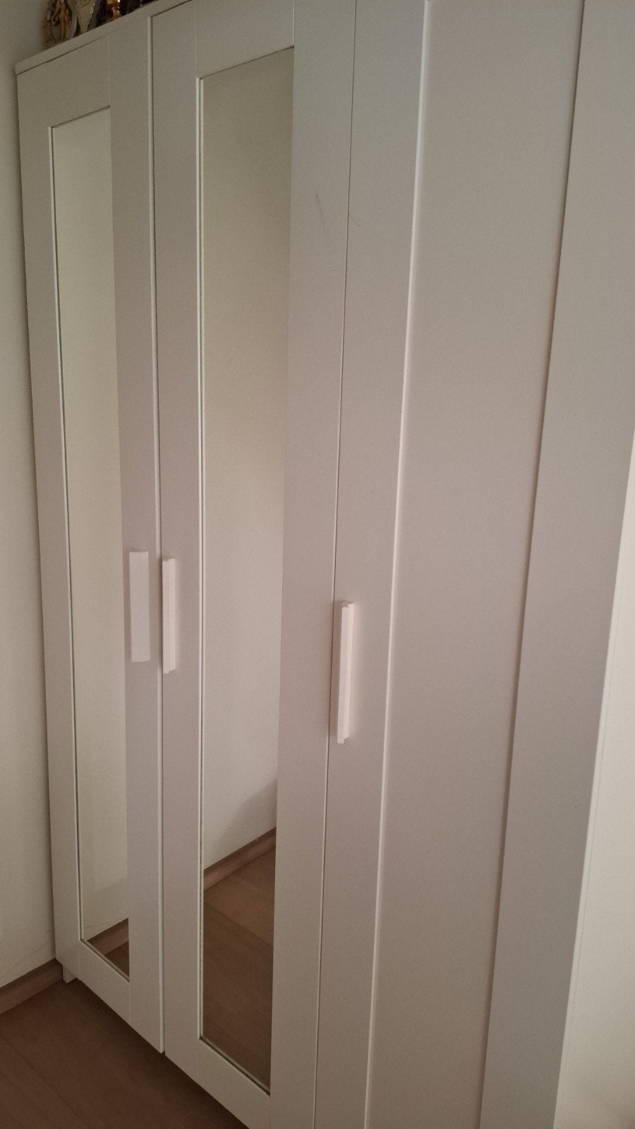 Witte kledingkast met spiegeldeur en planken, Ophalen, Met deur(en), Gebruikt, 100 tot 150 cm
