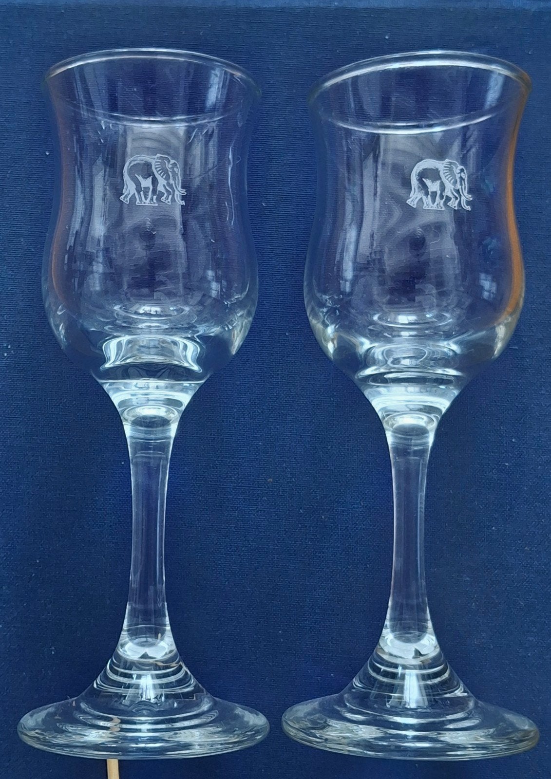 twee (bijna identieke) Olifant jenever glaasjes (14), Verzamelen, Ophalen of Verzenden, Zo goed als nieuw, Borrel- of Shotglas
