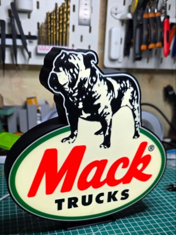 Mack Trucks LED Lichtbak - Decoratie voor Gamer/Mancave, Ophalen of Verzenden, Nieuw, Lichtbak of (neon) lamp