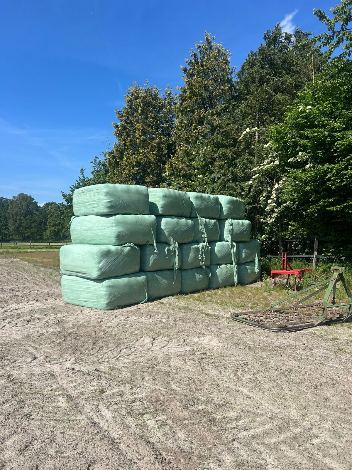 18 grote pakken hooi te koop, Dieren en Toebehoren, Dierenvoeding, Ophalen, Vee