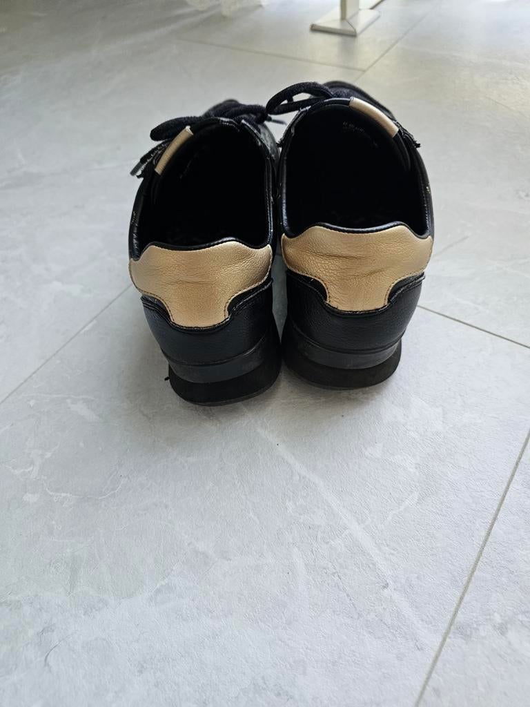 Bugatti sneakers zwart met goud, maat 40, Kleding | Dames, Schoenen, Ophalen of Verzenden