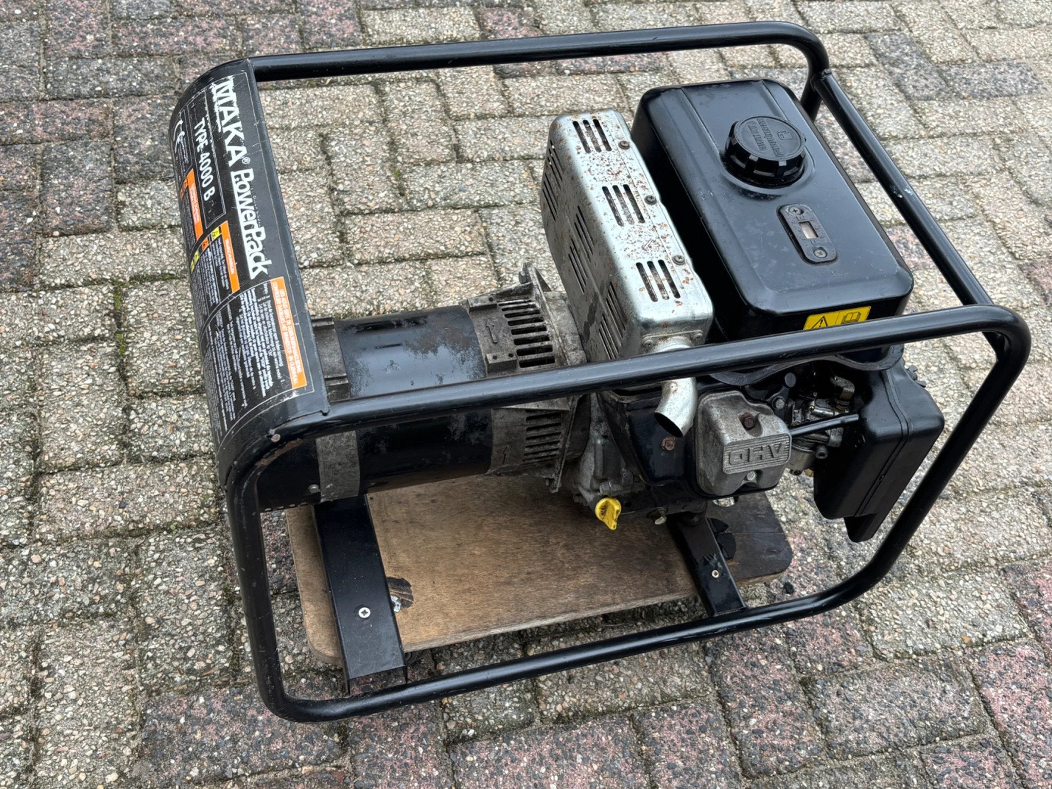 Kawasaki Gebruikte generator 4000 aggregaat