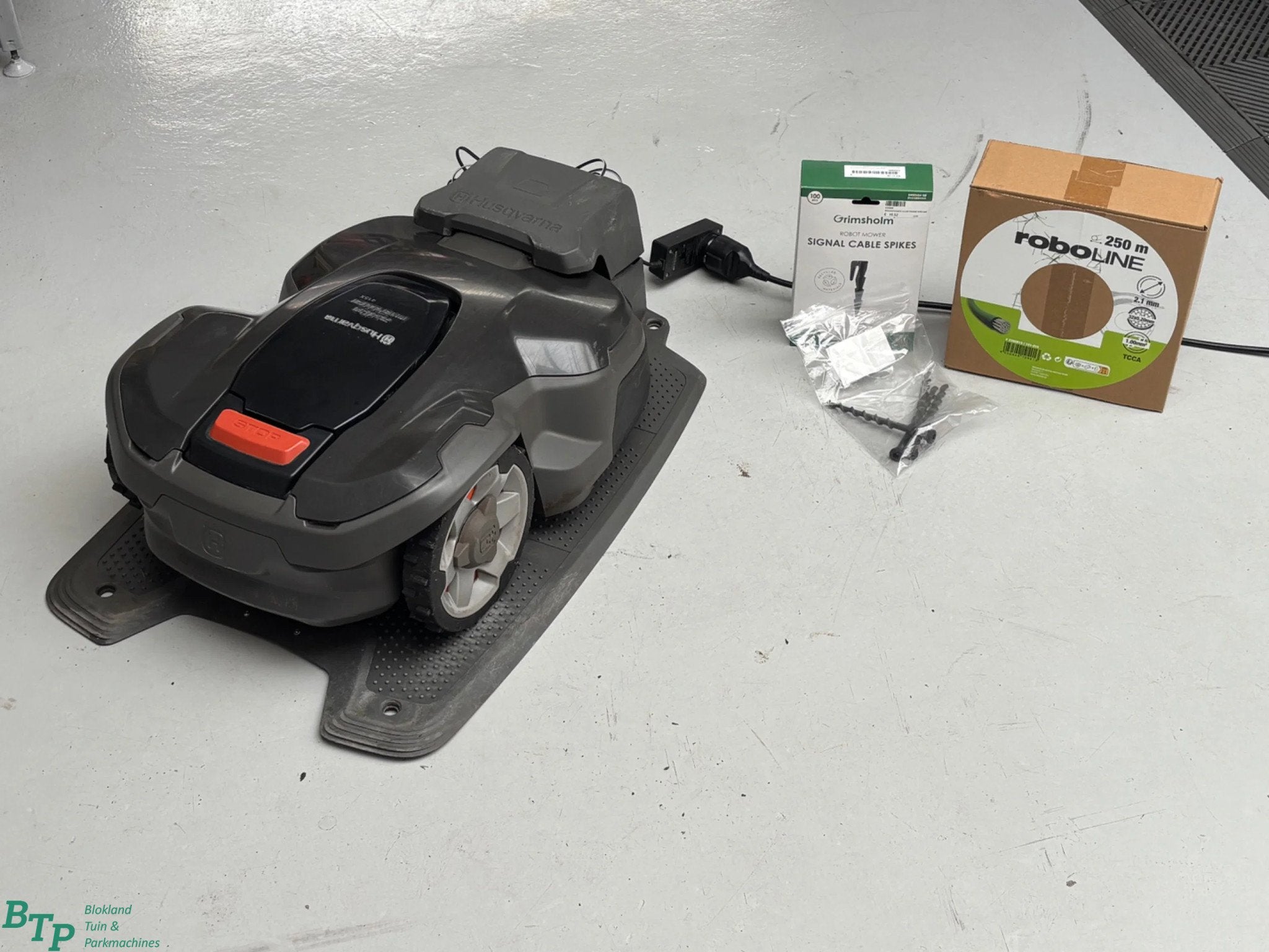 Husqvarna Gebruikte robotmaaier automower 415X complete set, Gebruikt, Husqvarna