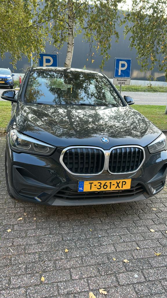 BMW X1 Xdrive25e 220pk Aut 2021 Zwart pano dak, Auto's, Adaptive Cruise Control, Zwart, Plug-in hybride, 3 cilinders