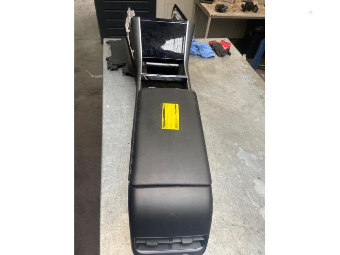 Middenconsoles van een Tesla Model 3, Gebruikt, -, Overige automerken, -