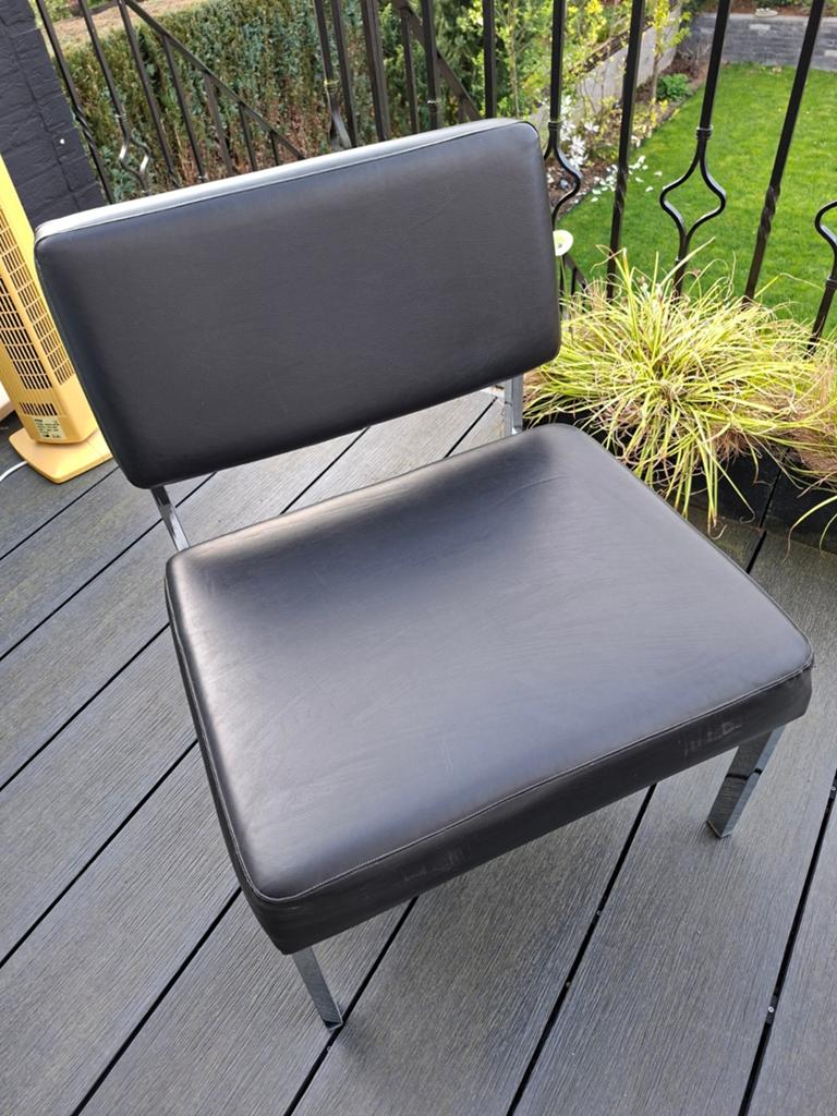 Gratis stoelen met beschadigingen - vandaag ophalen, Ophalen, Gebruikt, Twee, Zwart