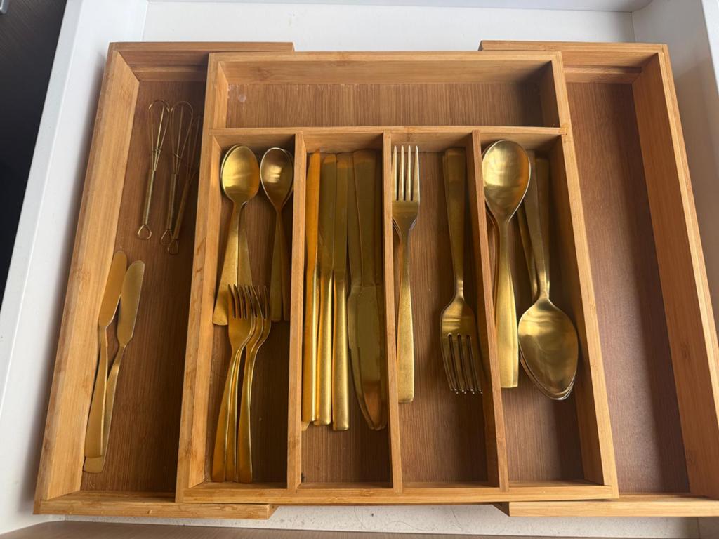 Complete servies, bestek mokkenset, Huis en Inrichting, Keuken | Servies, Ophalen, Zo goed als nieuw, Porselein, Overige stijlen