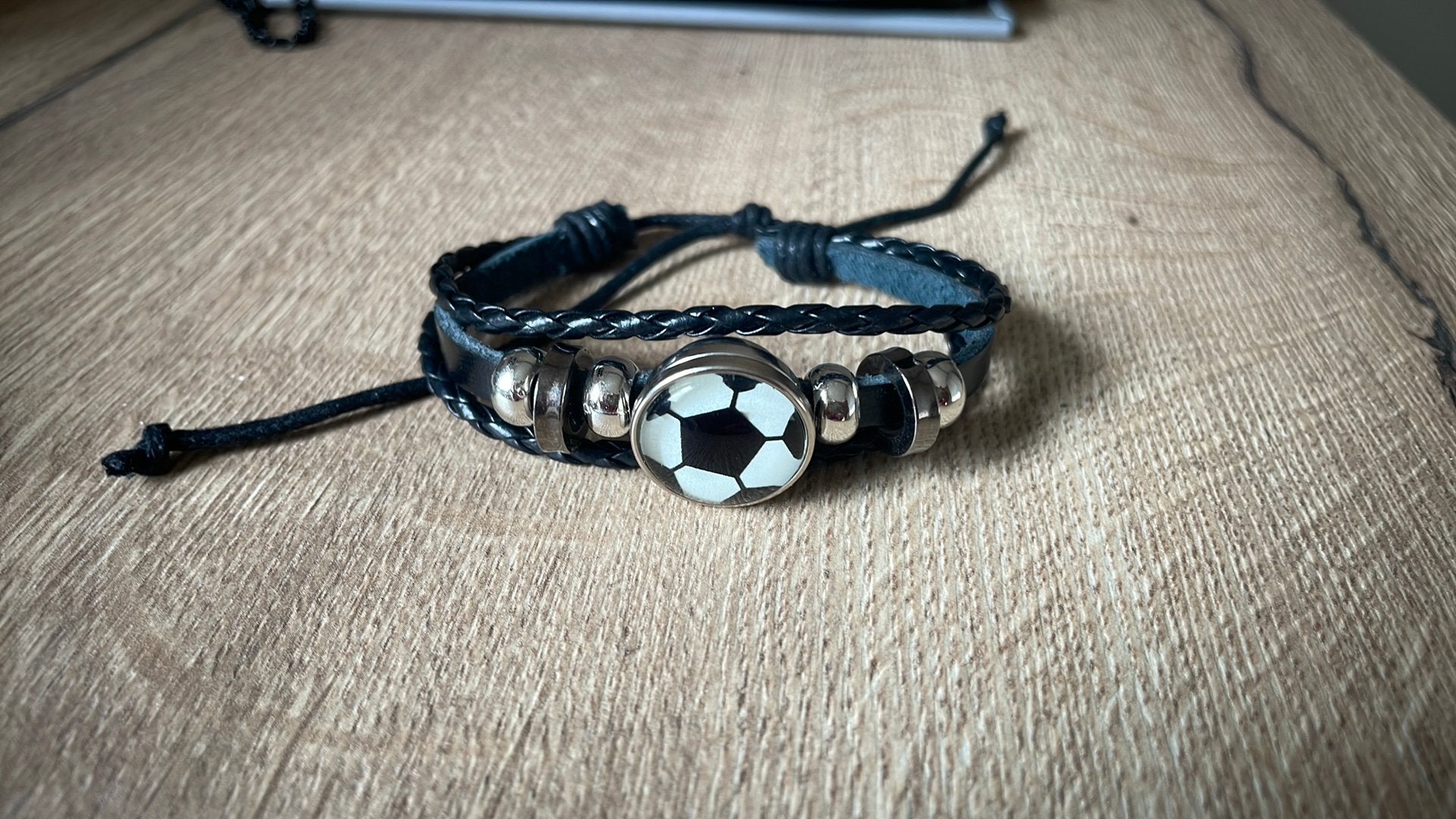 Armbandje voetbal (nieuw) glow in the dark, Ophalen of Verzenden, Nieuw