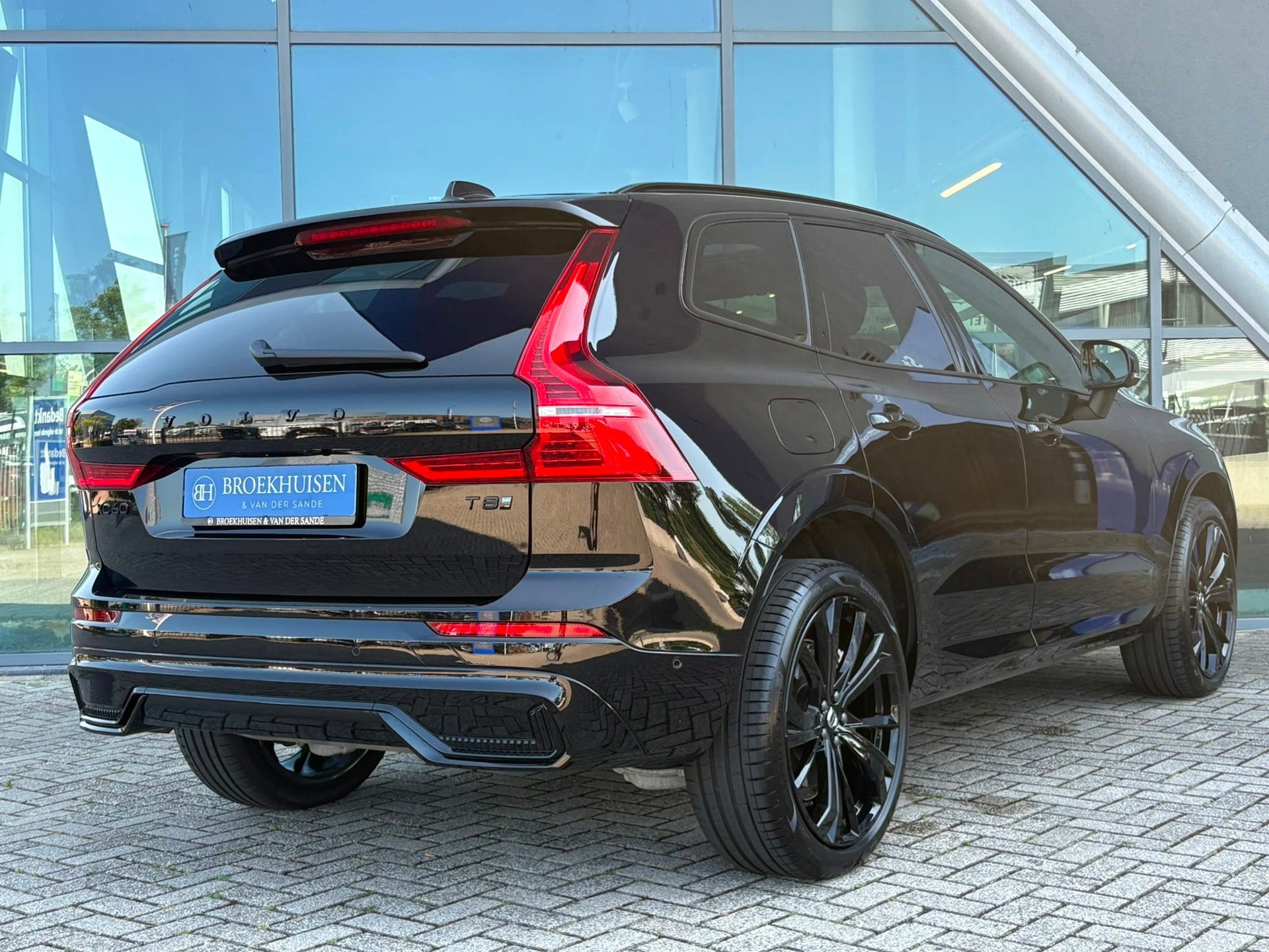 Volvo XC60 2.0 T8 Plug-in hybrid AWD Ultra Black Edition 455, Automaat, Adaptive Cruise Control, Gebruikt, Zwart