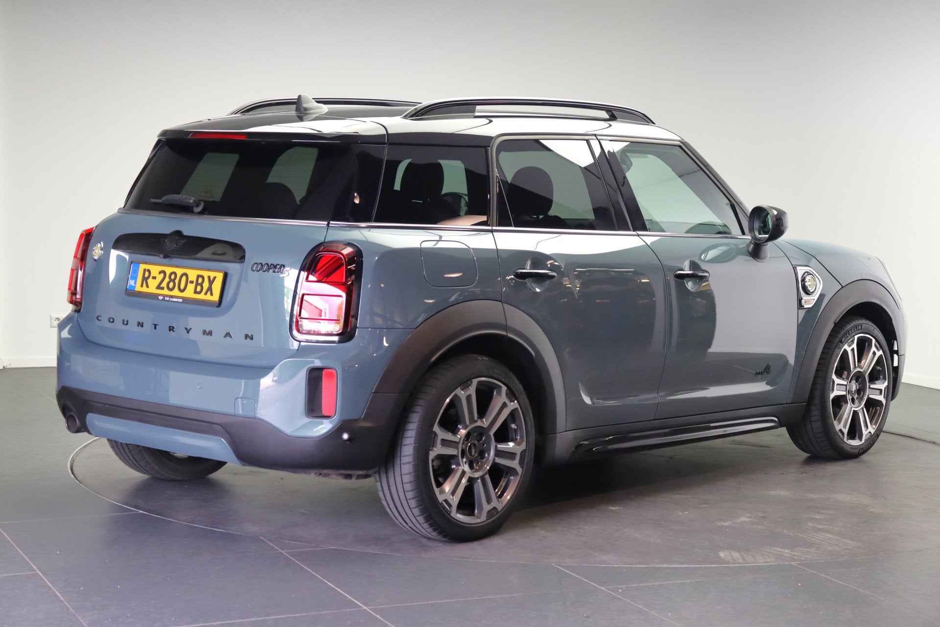 MINI Countryman Cooper S E ALL4 Classic Automaat / Comfortst, Auto's, Dealer onderhouden, Gebruikt, Countryman, Met garantie (alle)