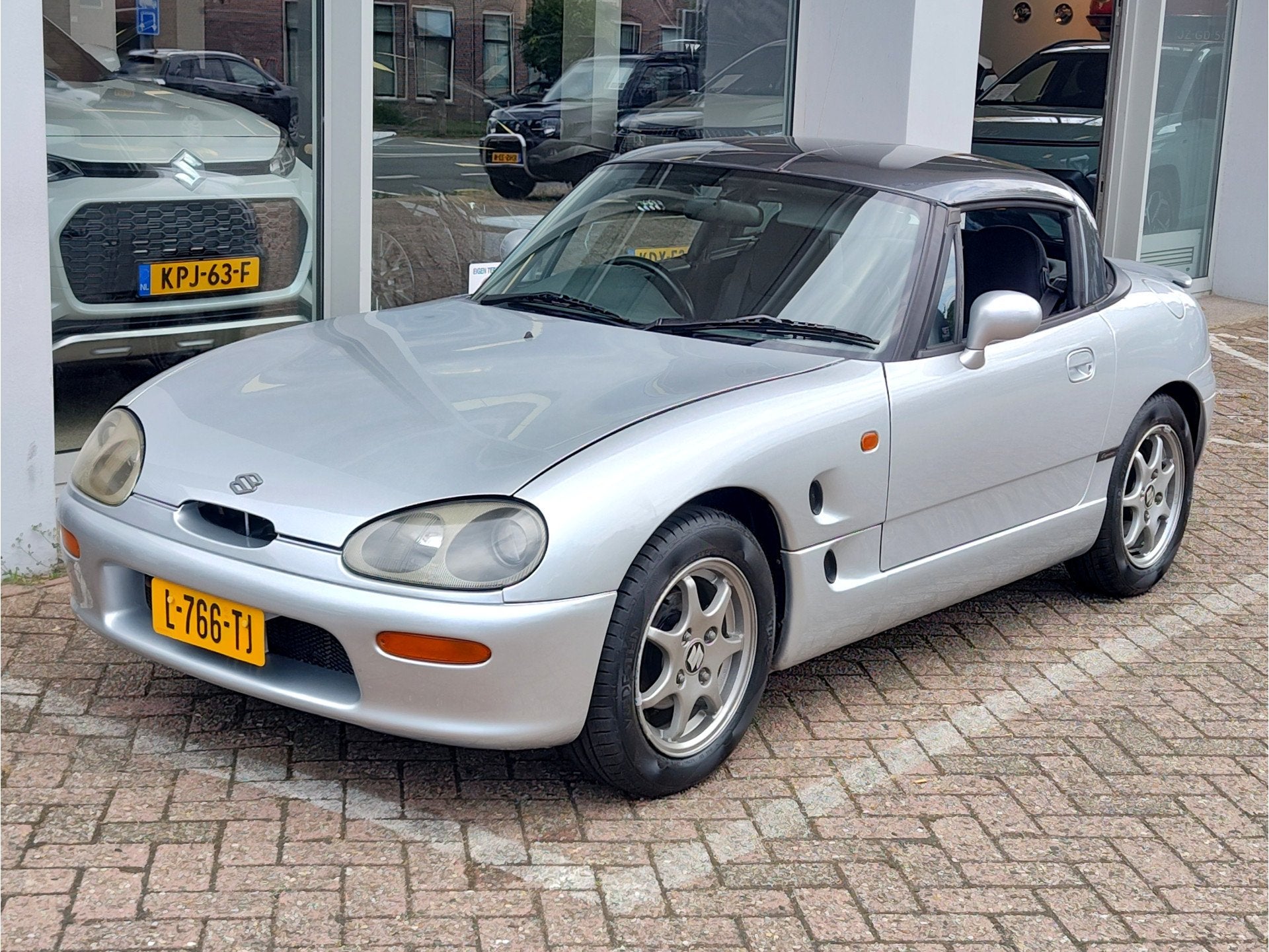 Suzuki Cappuccino 0.7 ROADSTER AUTOMAAT Airco | Audio-instal, Auto's, Oldtimers, 64 pk, Zwart, Cabriolet, Bedrijf
