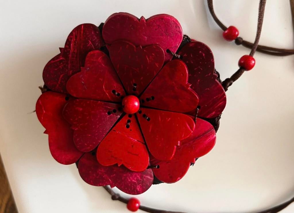 Vintage coconut bloem tasje voor sleutels en lipstick, Sieraden, Tassen en Uiterlijk, Tassen | Schoudertassen, Zo goed als nieuw