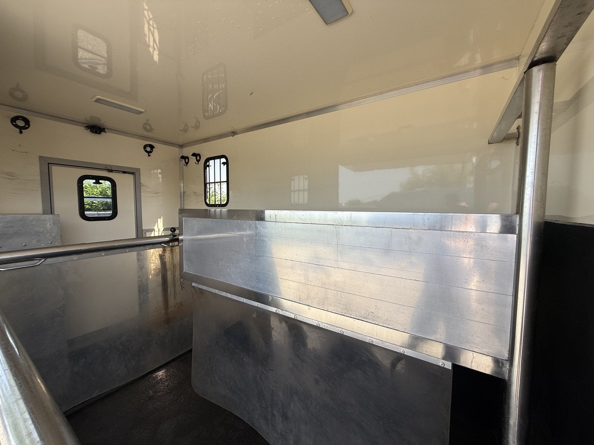 Mercedes-Benz Sprinter | HORSETRUCK | TVW | CLASSIC 3XL | 20, Dieren en Toebehoren, Weduwestraat 12
4884MV  WERNHOUT, NL, Paardenwagentje NL | MVV HORSETRUCKS
