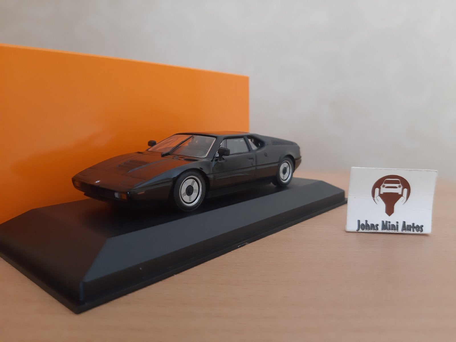 BMW M1 1979 zwart van Maxichamps 1:43