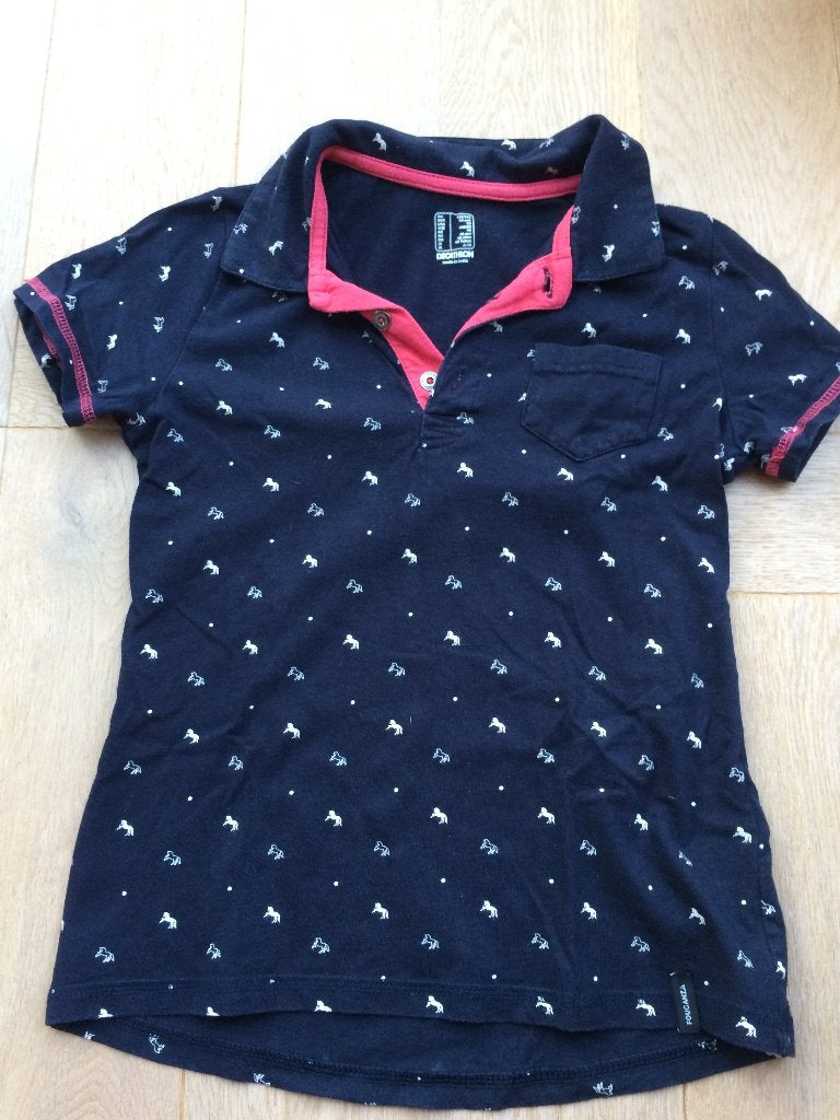 Leuke zomerse polo met paarden Fouganza - decathlon 134/140, Kinderen en Baby's, Kinderkleding | Maat 134, Gebruikt, Meisje, Ophalen of Verzenden