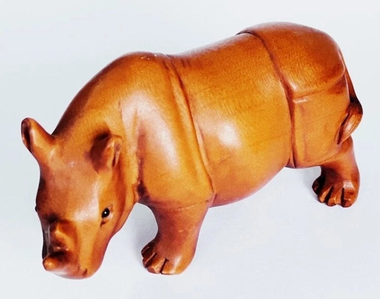 Grote hardhouten Netsuke van een Rhinoceros Japan, Antiek en Kunst, Kunst | Niet-Westerse kunst, Hout, Bruin, Ophalen of Verzenden