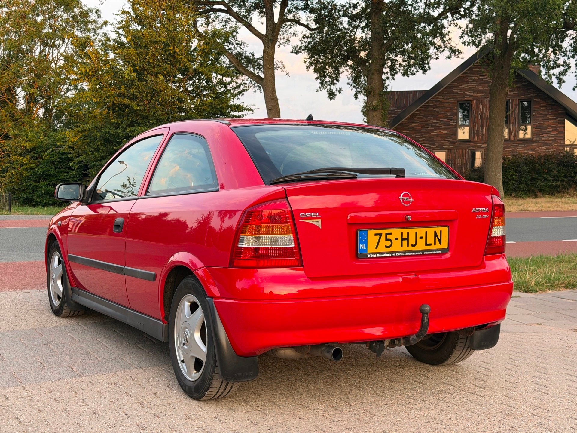 Opel Astra 2.2-16V Comfort Automaat Airco, Gebruikt, 4 cilinders, 610 kg, Origineel Nederlands