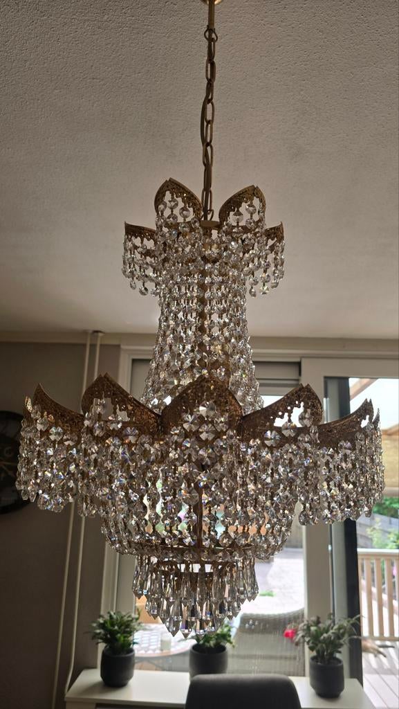 Kristallen kroonluchter van Swarovski, Ophalen