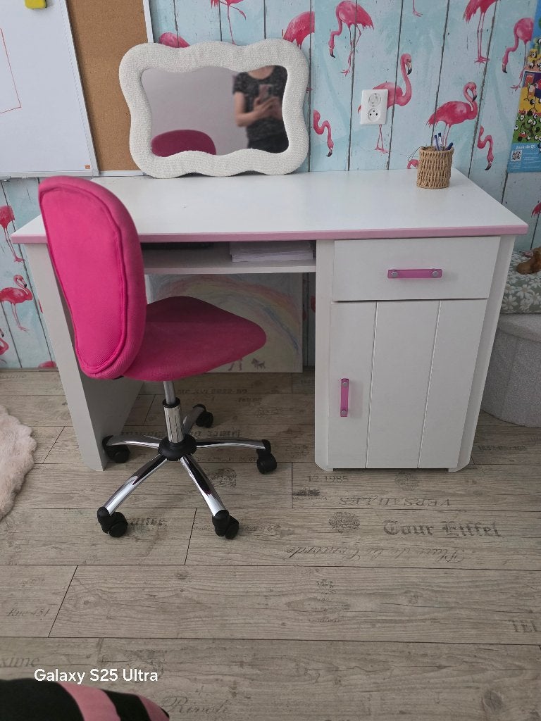 Bureau en verstelbare stoeltje, Huis en Inrichting, Bureaus, Ophalen, Gebruikt, Hout, Kinderbureau