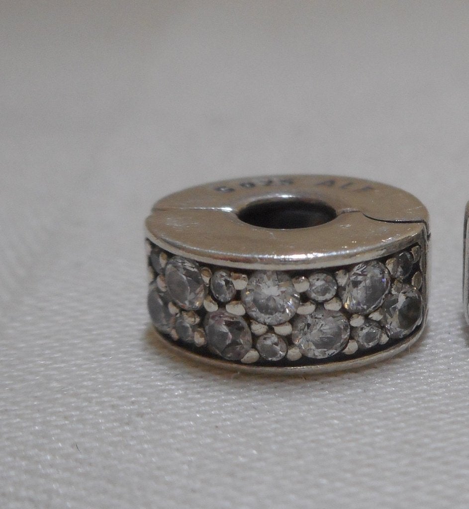 Zilveren Pandora clip bedel met steentjes nr.1064