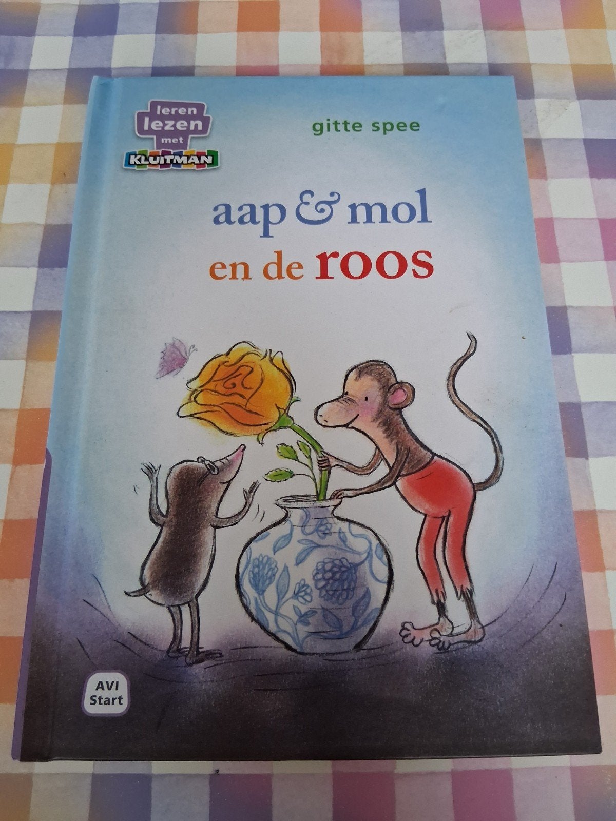 boek gitte spee - aap & mol en de roos - avi start, Ophalen of Verzenden, Gelezen, Fictie algemeen