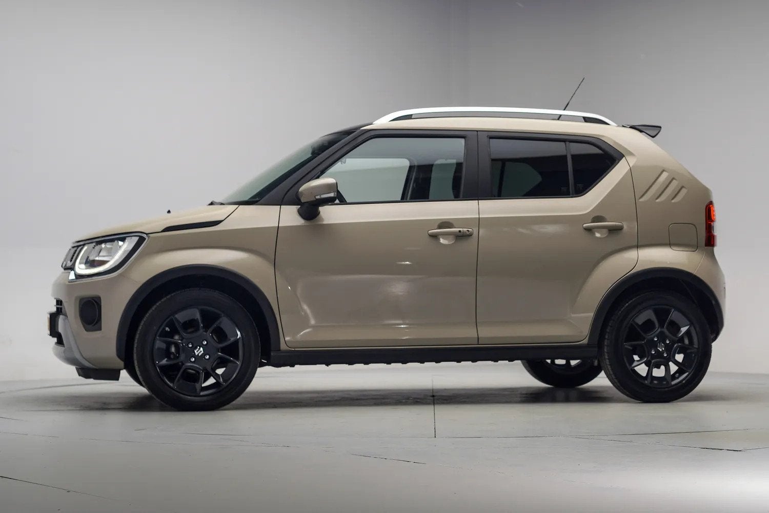Suzuki Ignis 1.2 Smart Hybrid Style [ Navi Apple / Android T, 83 pk, Gebruikt, 4 cilinders, Bruin