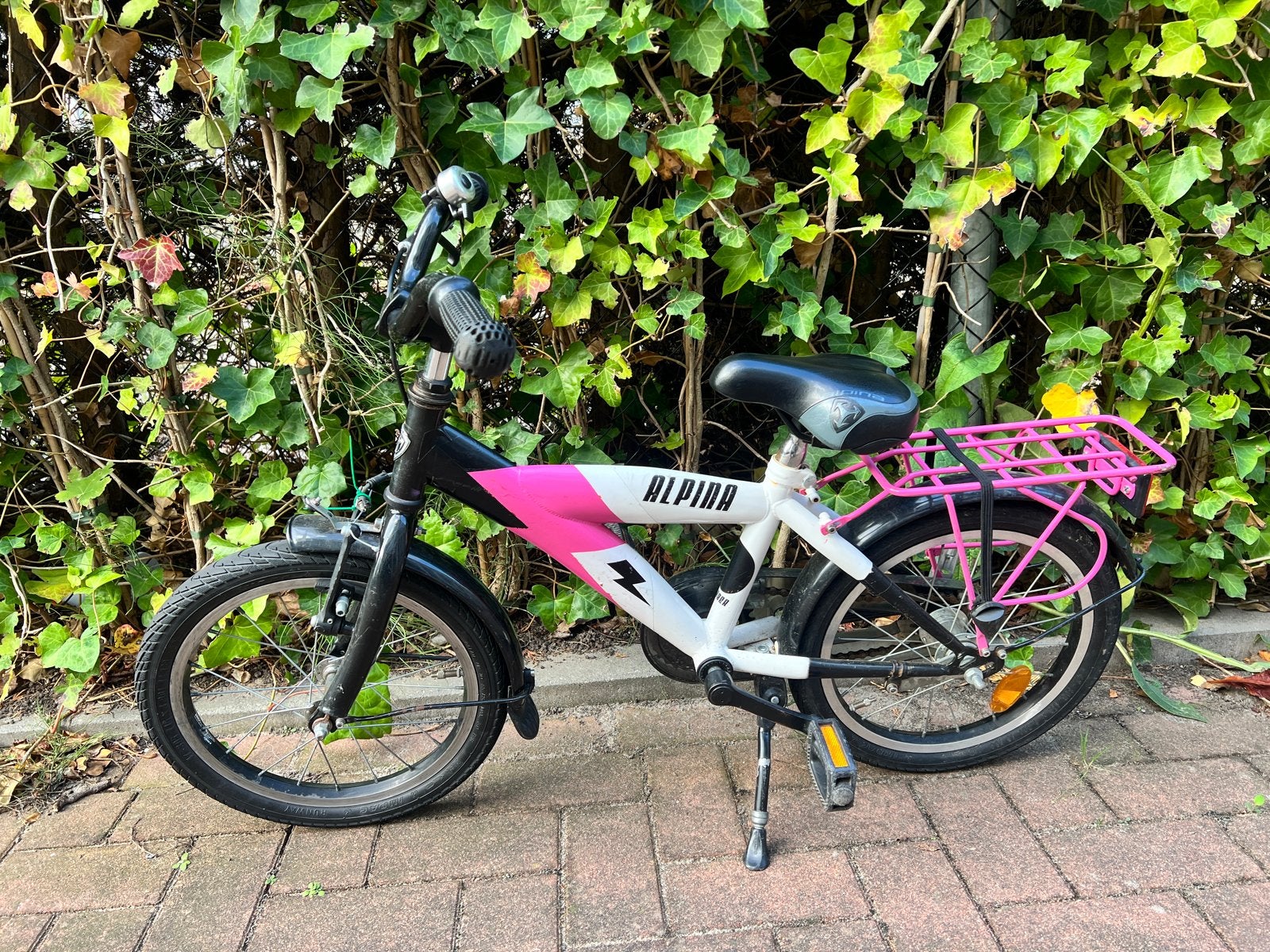 Alpina kinderfiets 16 inch - zwart/roze, Ophalen, Gebruikt, Terugtraprem, 16 tot 20 inch
