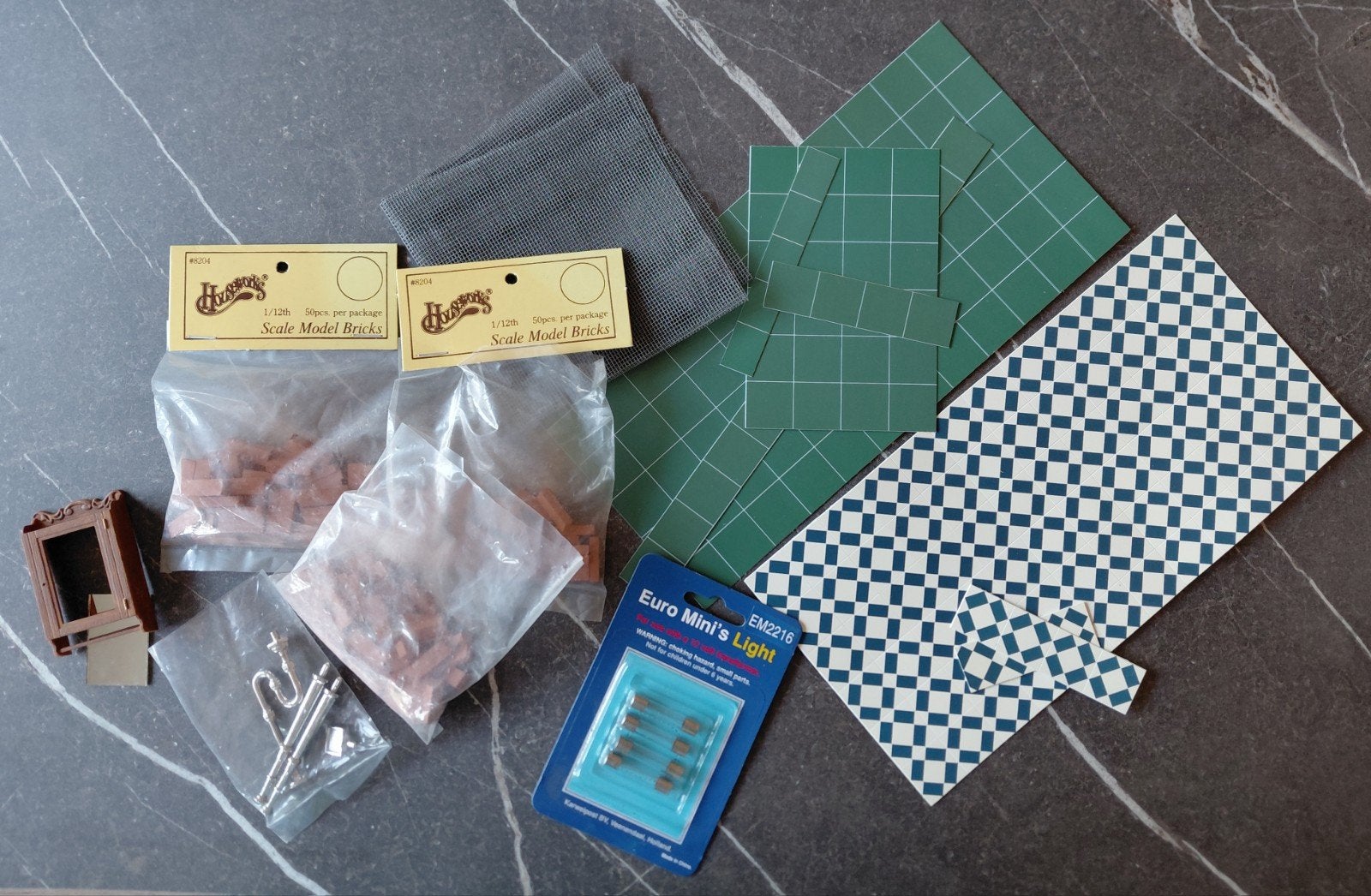 Diverse materialen voor poppenhuis 1:12 (o.a. Chrysnbon), Ophalen of Verzenden, Nieuw, Poppenhuis