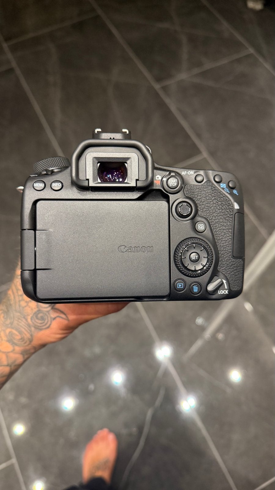 Canon 90D Spiegelreflexcamera met 2 lenzen en accessoires, Spiegelreflex, Canon, Ophalen of Verzenden, Zo goed als nieuw